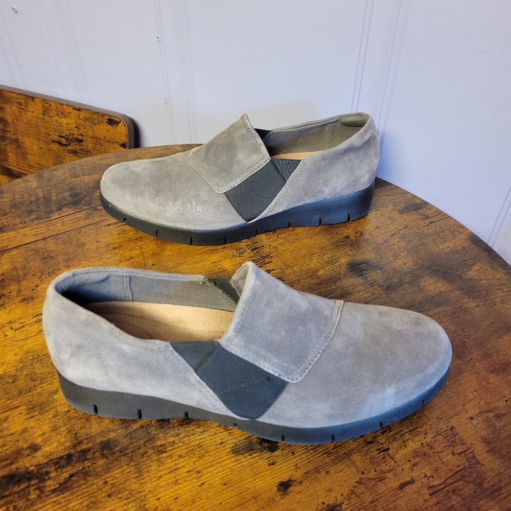 Clarks women size 9 suede slip on loafers-grey/black